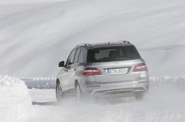 Die Mercedes-Benz M-Klasse ML 350 in der Heckansicht 