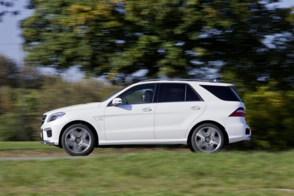 ML 63 AMG  ( BR 166 , 2011 )  Diamantweiß metallic, Leder schwarz