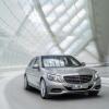 <p>Frontansicht des Mercedes-Benz S 400 HYBRID (W 222) 2013, Lack: AMG alubeam silber, Ausstattung: Leder Exklusiv porzellan/schwarz</p>