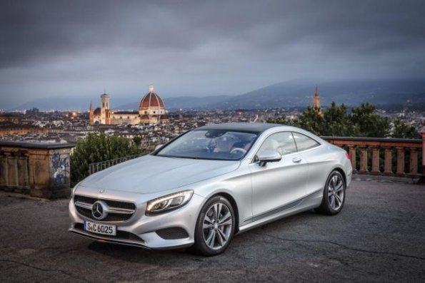 Front- und Seitenansicht der Mercedes Benz S-Klasse Coupé