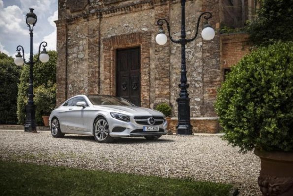 Front- und Seitenansicht der Mercedes Benz S-Klasse Coupé