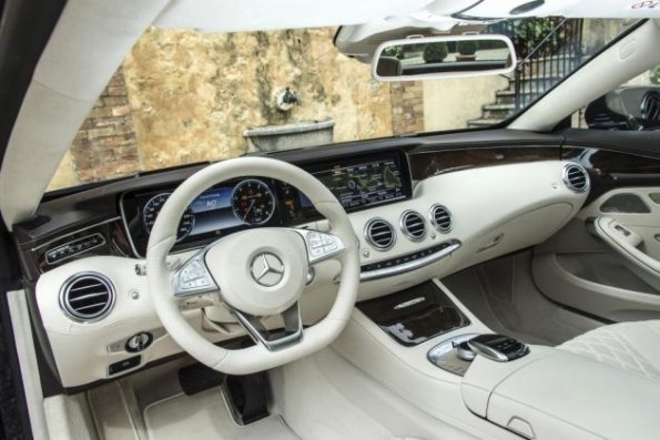 Das Cockpit des Mercedes Benz S-Klasse Coupé