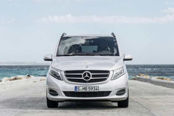 Die Fahrzeugfront der Mercedes-Benz V-Klasse 