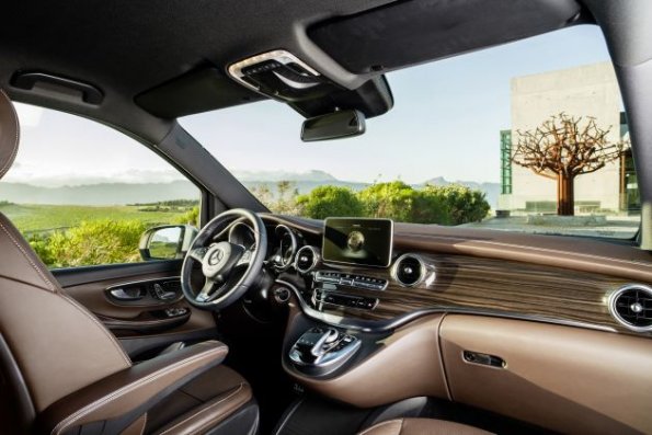 Die neue Mercedes-Benz V-Klasse â Interieur, Leder Nappa maron
The new Mercedes-Benz V-Class â Interior, marron nappa leather