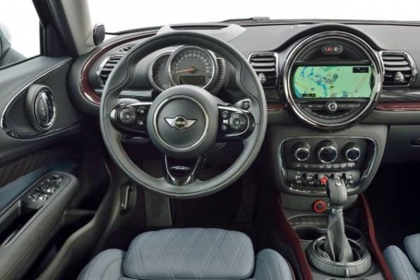 Cockpit des Mini Clubman 