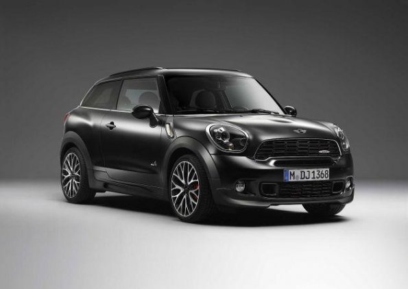 Die Front- und Seitenpartie des Mini Frozen Black Metallic