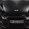 <p>Ein Blick auf die Frontpartie des Mini Frozen Black Metallic</p>