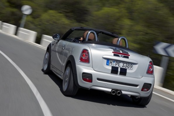 Die Heckansicht des Mini Roadster 