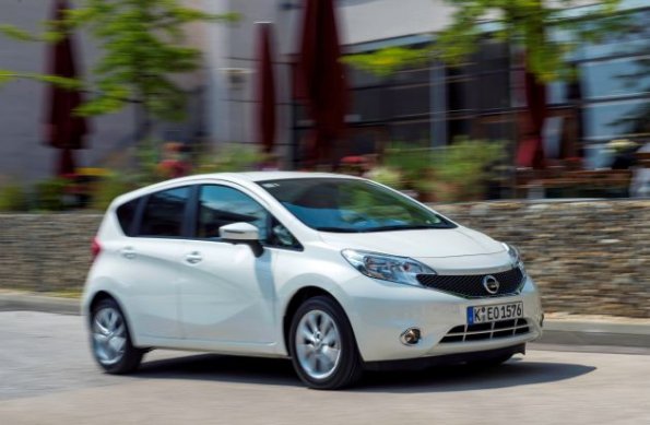 Front- und Seitenpartie des Nissan Note