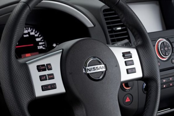 Detail aus dem Innenraum des Nissan Pathfinder 