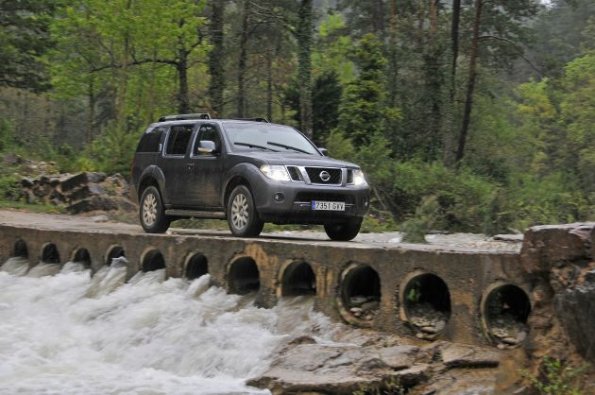 Der Nissan Pathfinder  unterwegs 