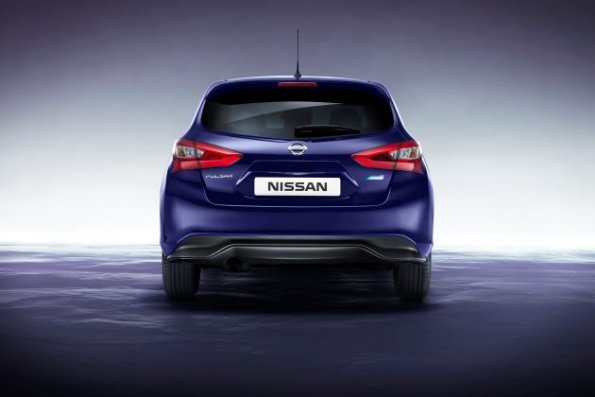 Heckansicht des Nissan Pulsar