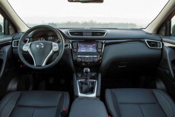 Cockpit und Armaturen im Nissan Qashqai