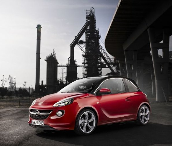 Front- und Seitenpartie des Opel Adam