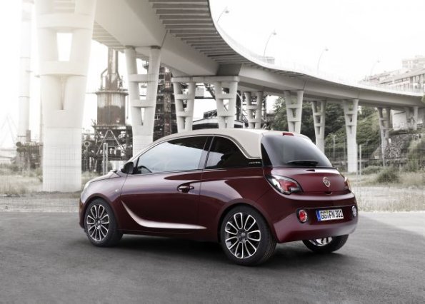 Heck- und Seitenpartie des Opel Adam