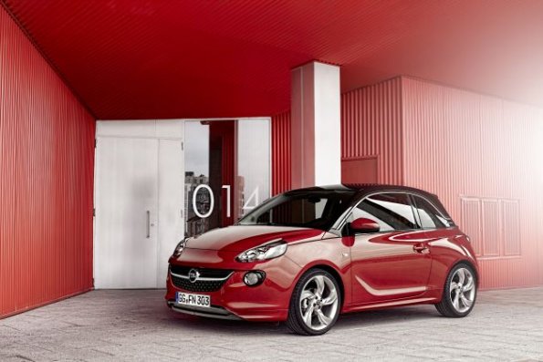 Front- und Seitenpartie des Opel Adam