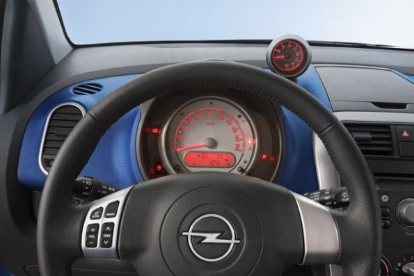 Das Cockpit im Opel Agila