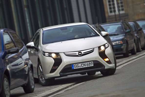 Die Fahrzeugfront des Opel Ampera