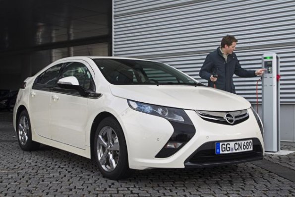 Die Frontansicht des Opel Ampera