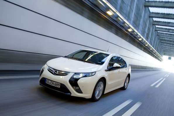 Frontansicht des Opel Ampera