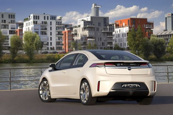 Heck- und Seitenansicht des Opel Ampera