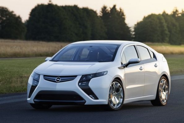 Frontansicht des Opel Ampera