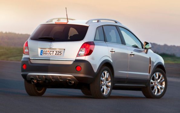 Die Heckansicht des Opel Antara