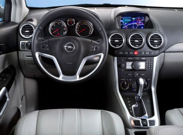 Das Cockpit des Opel Antara