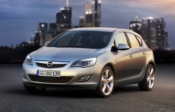 Der neue Opel Astra in der Frontansicht: Die Linienführung ist glatter und sportlicher als beim Vorgängern