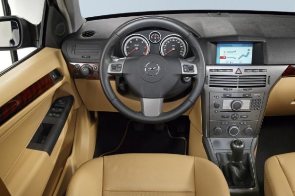 Das Cockpit des Opel Astra