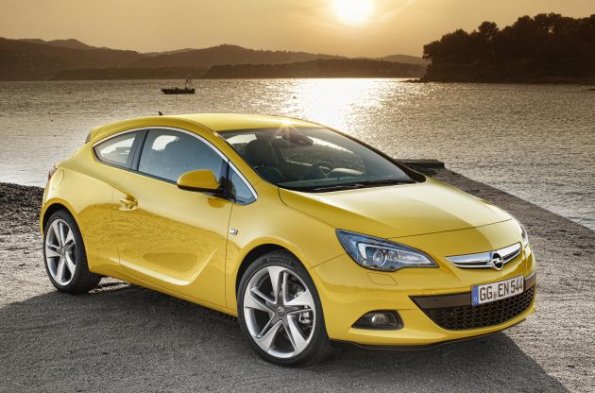 Die Seitenpartie am Opel Astra GTC