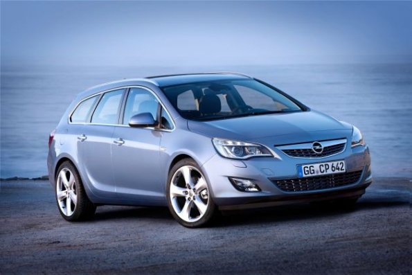 Front- und Seitenansicht des Opel Astra Sports Tourer