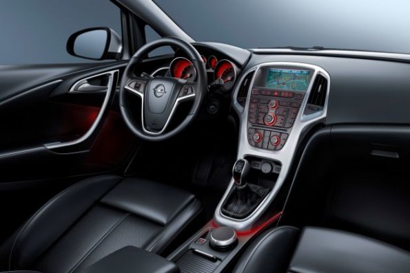 Cockpit und Armaturen im Opel Astra Sports Tourer