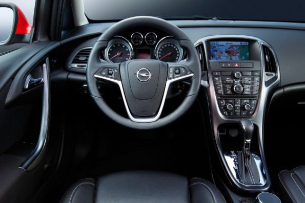 Das Cockpit des Opel Astra Sports Tourer