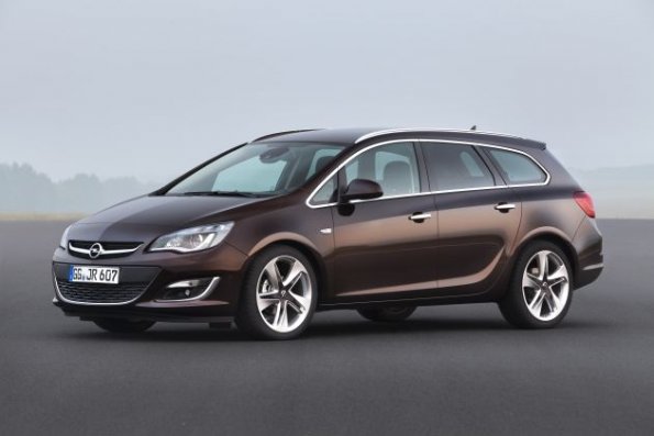 Die Seitenpartie des Opel Astra Sports Tourer