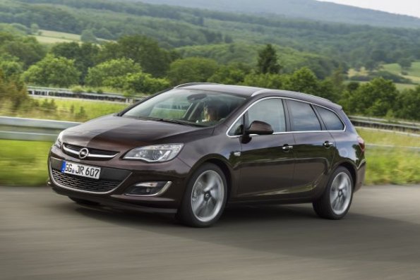 Front- und Seitenansicht des Opel Astra Sports Tourer