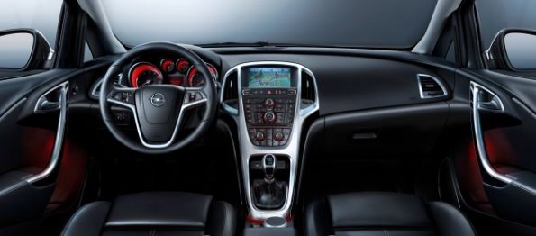 Cockpit und Armaturen im Opel Astra Sports Tourer