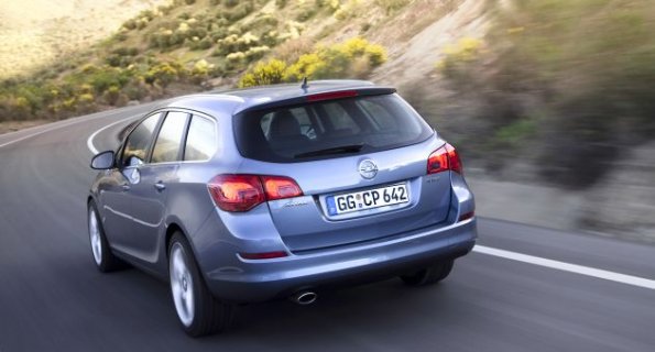 Die Heckansicht des Opel Astra Sports Tourer