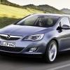 Fahraufnahme mit Frontansicht des Opel Astra Sports Tourer