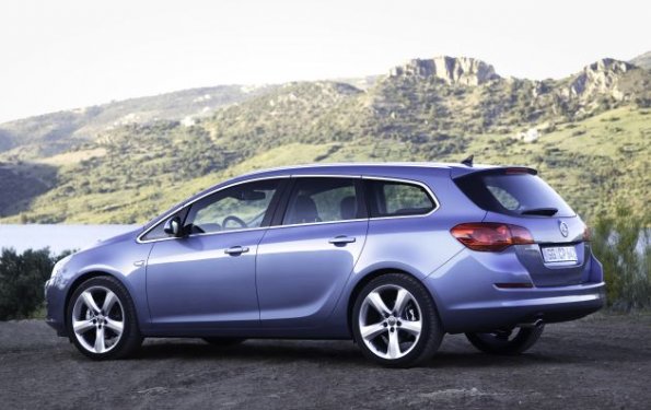 Seitenansicht des Opel Astra Sports Tourer