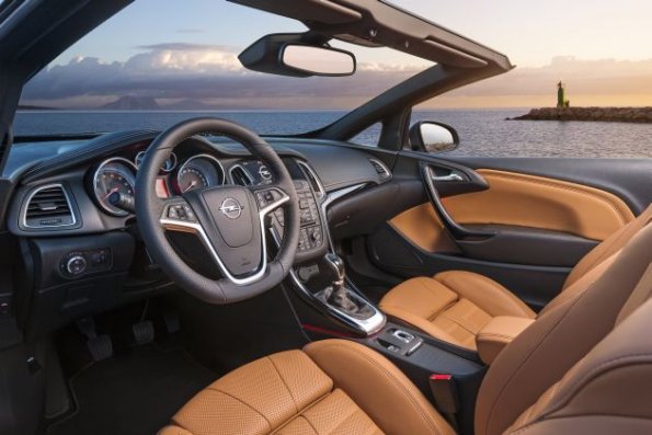 Die vordere Sitzreihe des Opel Cascada