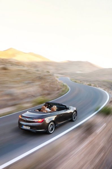 Der Opel Cascada in einer Außenaufnahme