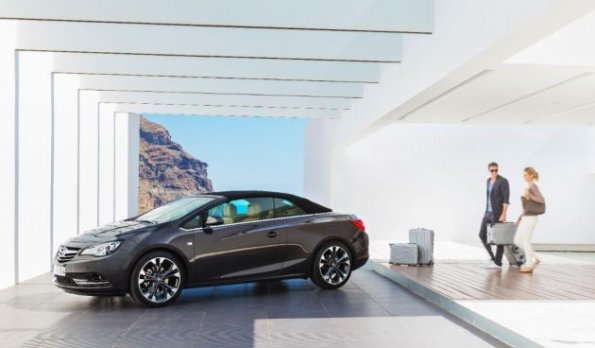 Die Seitenansicht des Opel Cascada