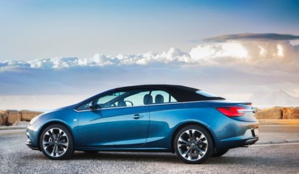 Der Opel Cascada im Profil mit geschlossenem Verdeck