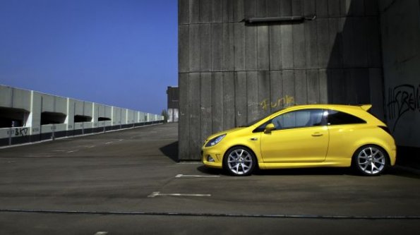 Die Silhouette des Opel Corsa