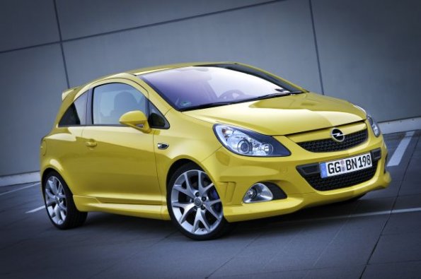 Front- und Seitenansicht des Opel Corsa