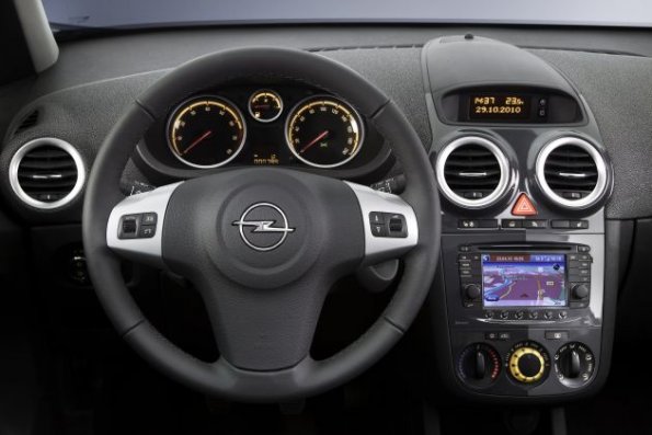 Das Cockpit des Opel Corsa