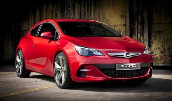 Frontpartie des Opel GTC Paris