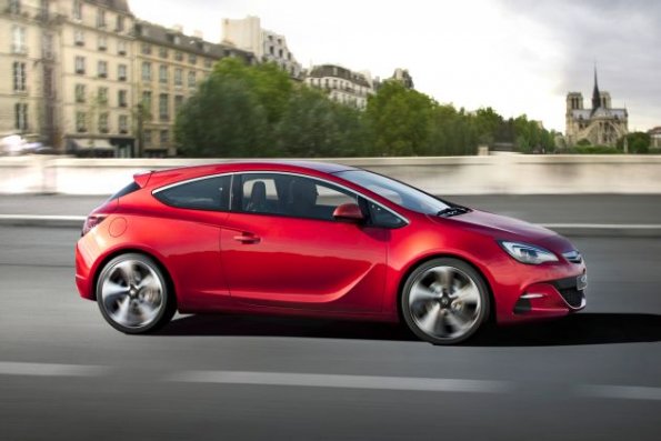 Der Opel GTC Paris im Profil