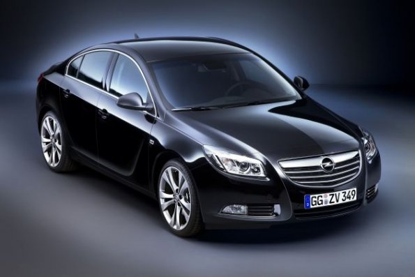 Front- und Seitenansicht des Opel Insignia